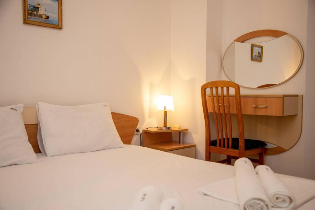 Convenient 1-Bedroom Flat Next To Harmanite Beach سوزوبول المظهر الخارجي الصورة