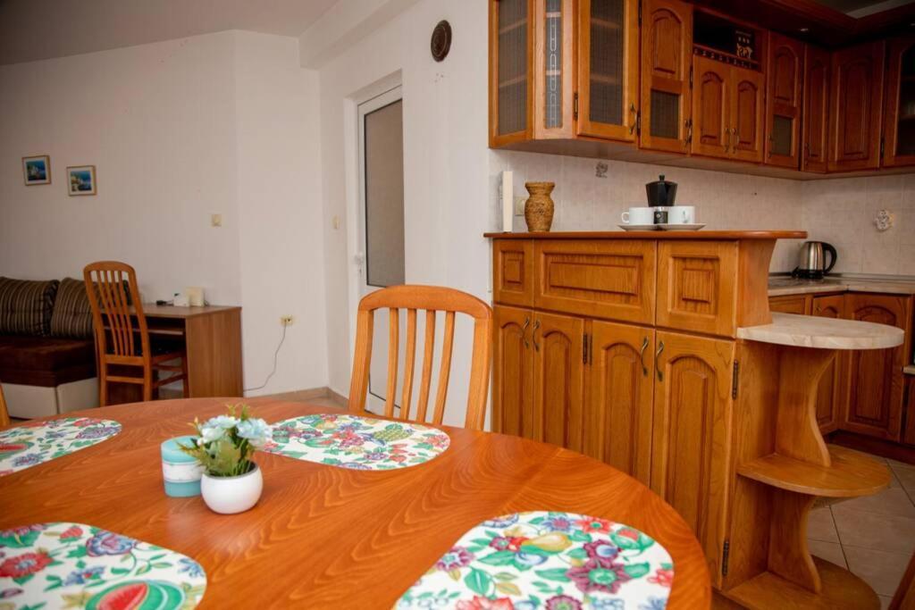 Convenient 1-Bedroom Flat Next To Harmanite Beach سوزوبول المظهر الخارجي الصورة
