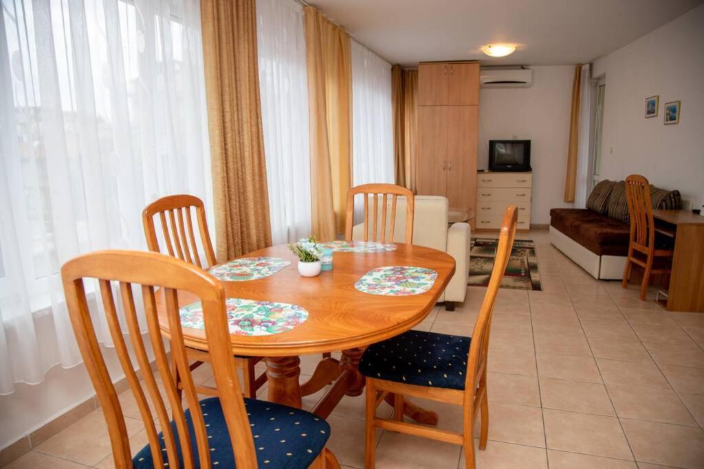 Convenient 1-Bedroom Flat Next To Harmanite Beach سوزوبول المظهر الخارجي الصورة