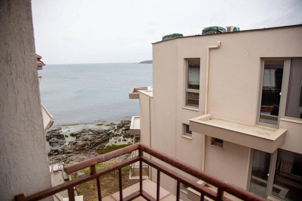 Convenient 1-Bedroom Flat Next To Harmanite Beach سوزوبول المظهر الخارجي الصورة