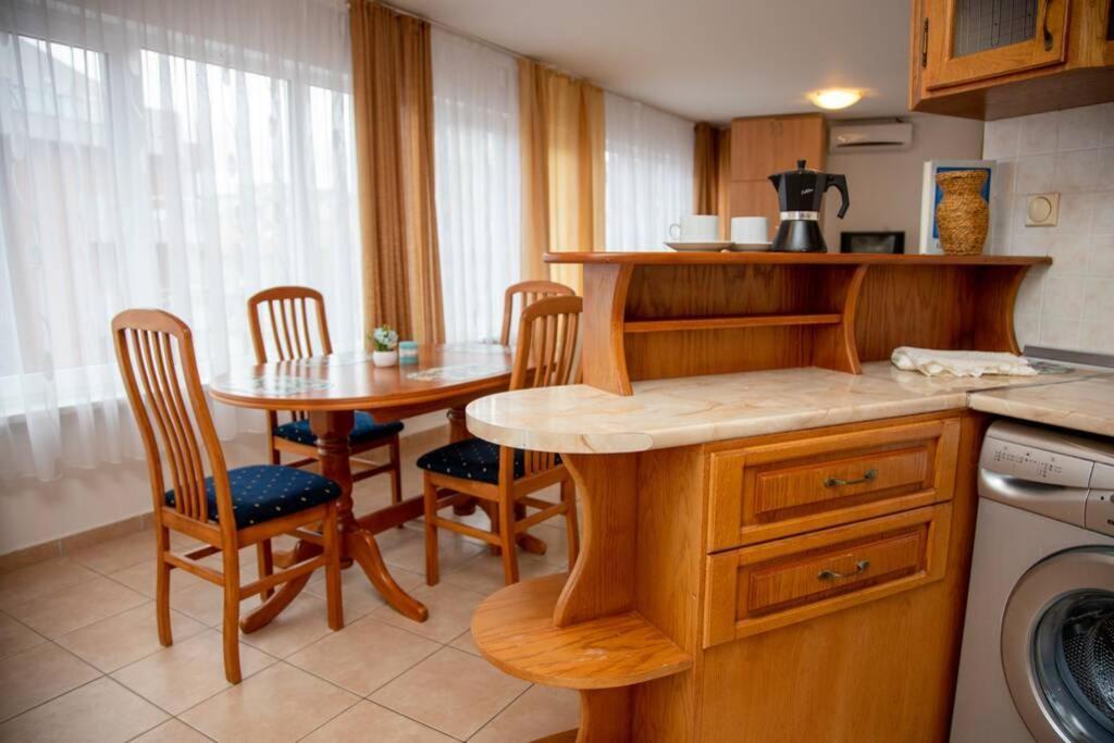 Convenient 1-Bedroom Flat Next To Harmanite Beach سوزوبول المظهر الخارجي الصورة