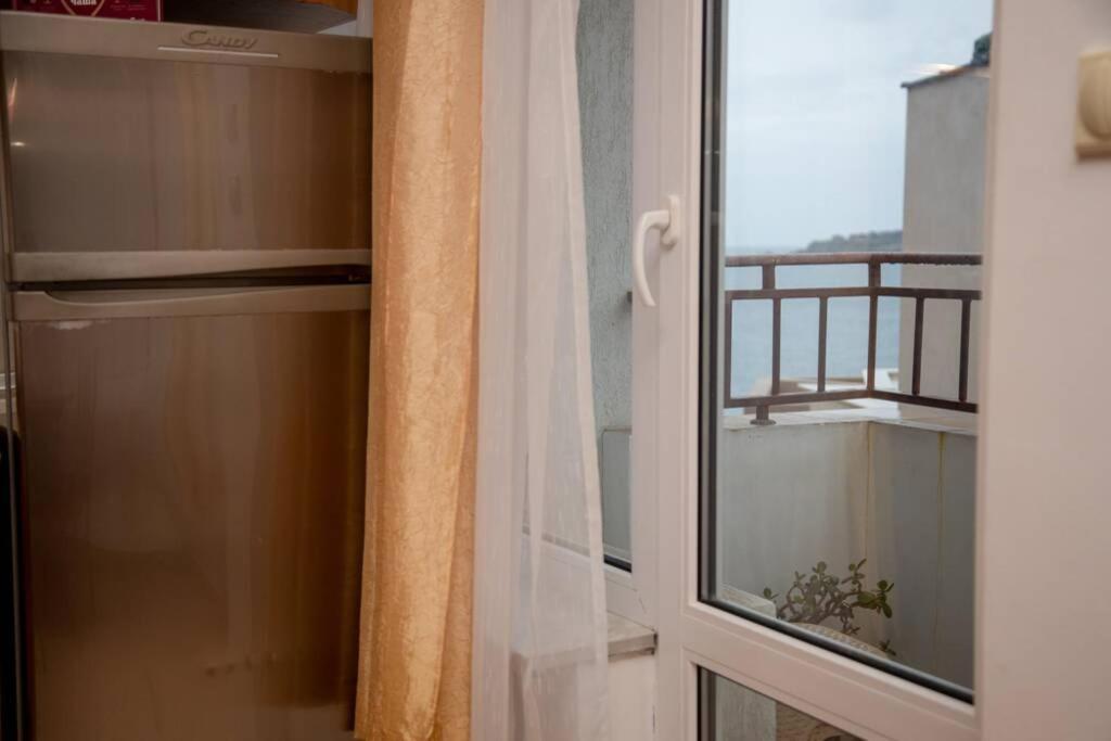 Convenient 1-Bedroom Flat Next To Harmanite Beach سوزوبول المظهر الخارجي الصورة