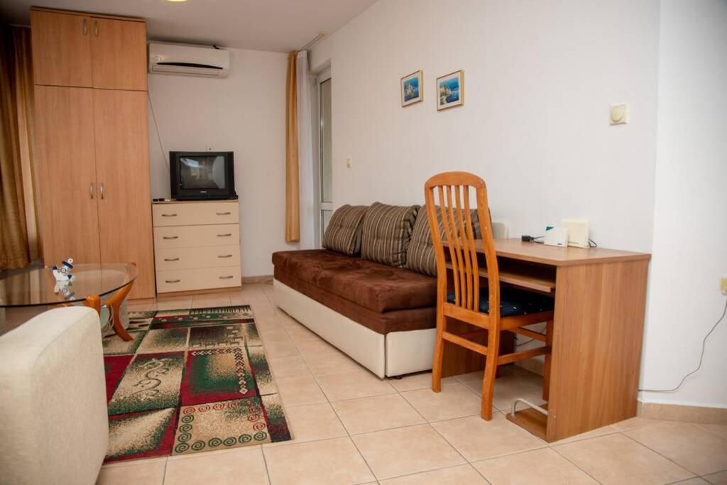 Convenient 1-Bedroom Flat Next To Harmanite Beach سوزوبول المظهر الخارجي الصورة