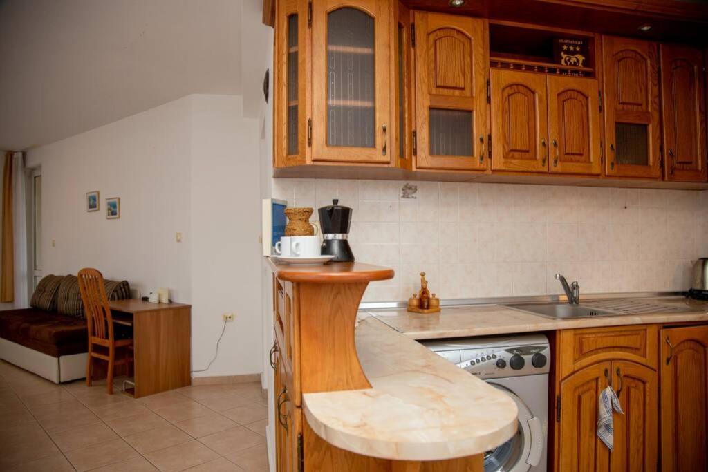 Convenient 1-Bedroom Flat Next To Harmanite Beach سوزوبول المظهر الخارجي الصورة